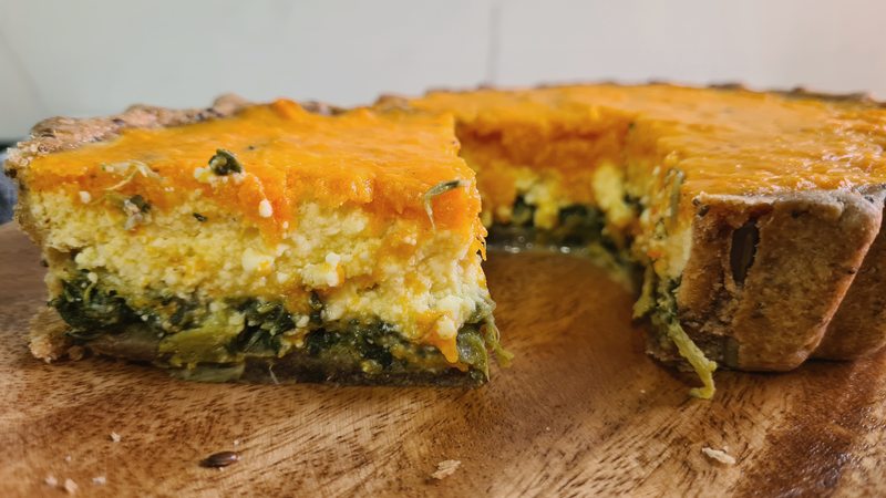 Tarta Piso Uno de producción propia con una porción cortada, ejemplo del producto terminado que se compra por mayor